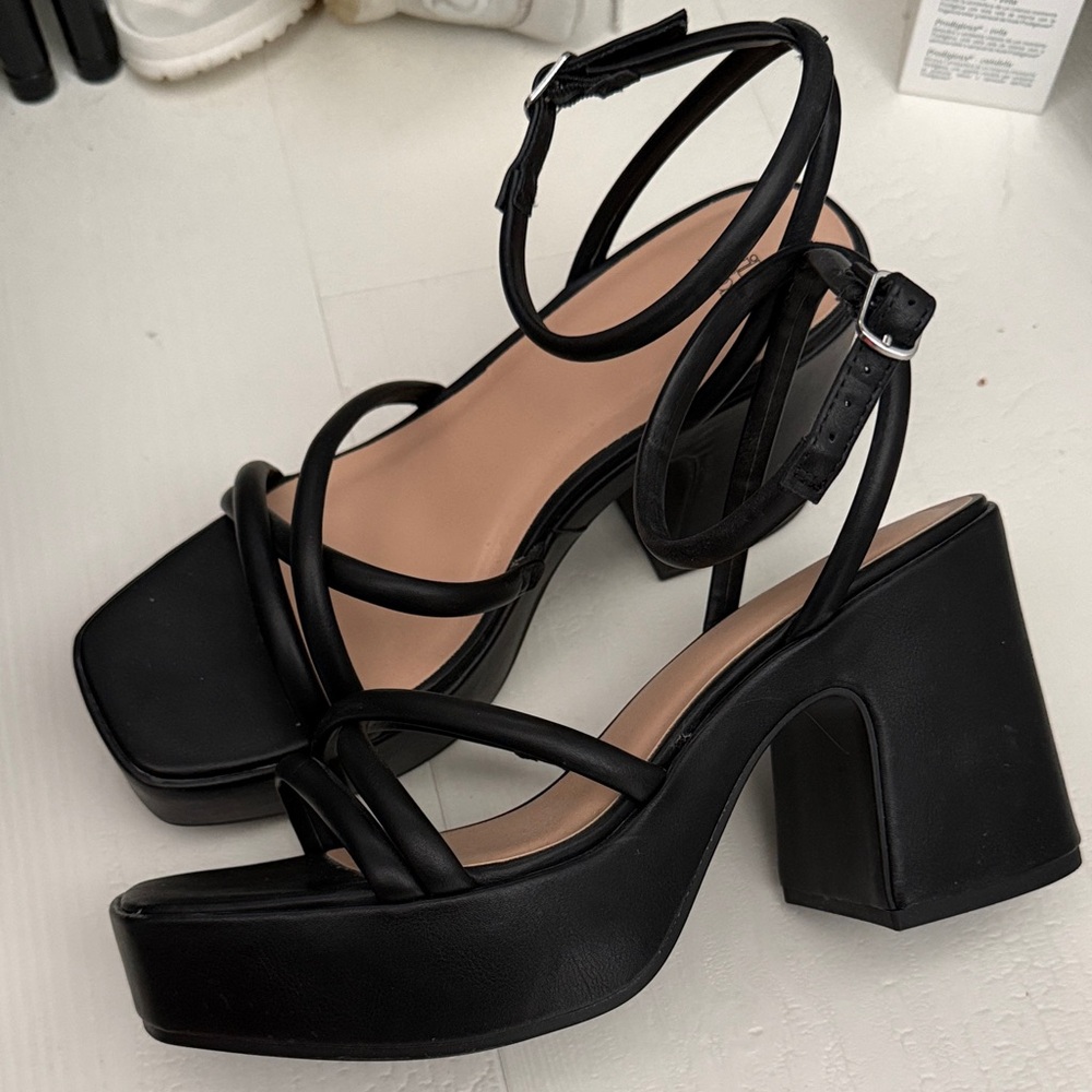 Wild Fable Black Strappy Square-Toe Sandals - Picture 2 of 2